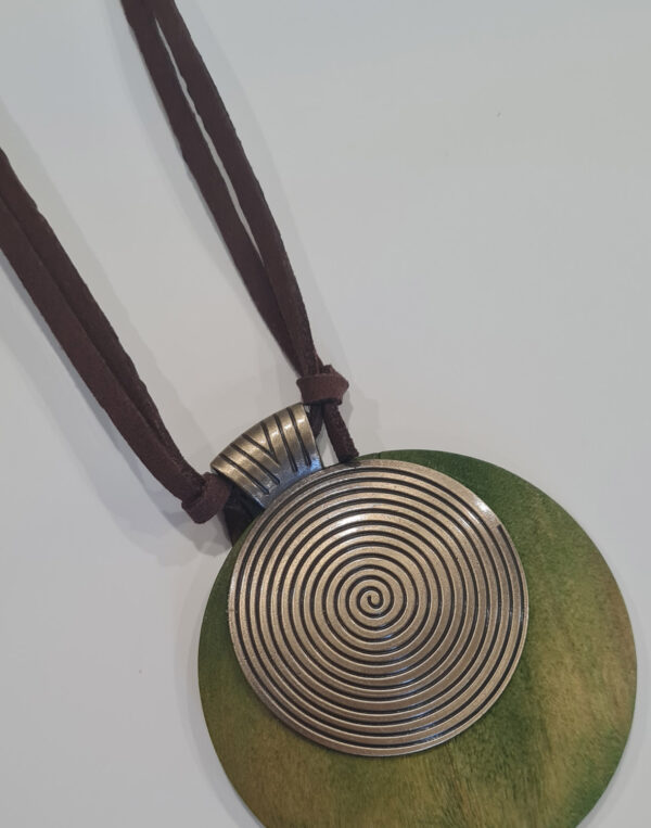 שרשרת תליון עגול שבלול ירוק