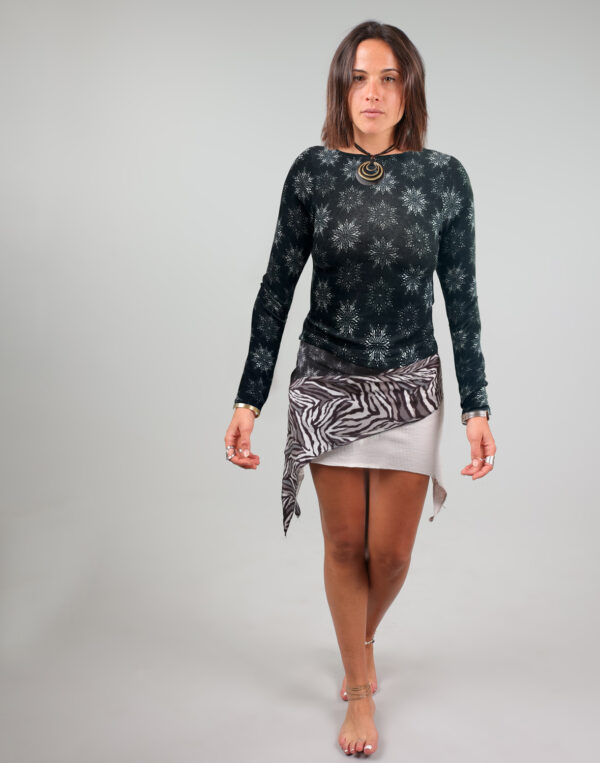 חולצת בטן מודפסת